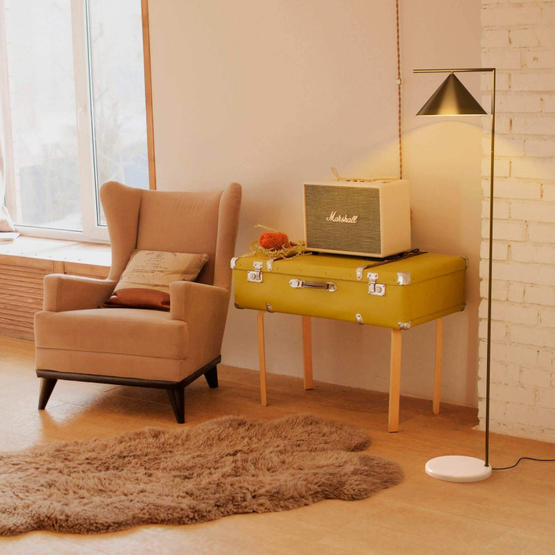 Ålesund Floor Lamp – Marble Base with Gold Finish – Image 2